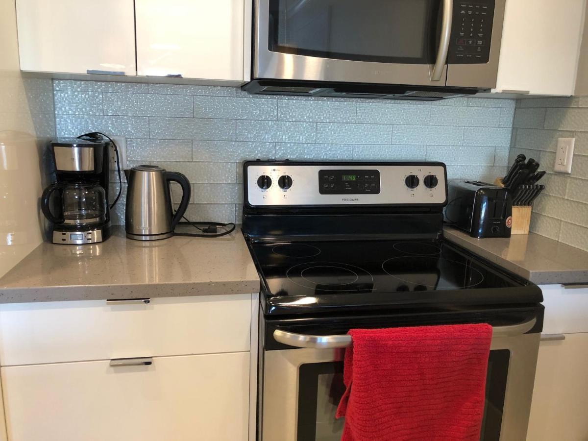Amicable, Cozy, High Speed Internet, Sleeps 2 Riverview Downtown Apartment Calgary Exterior photo